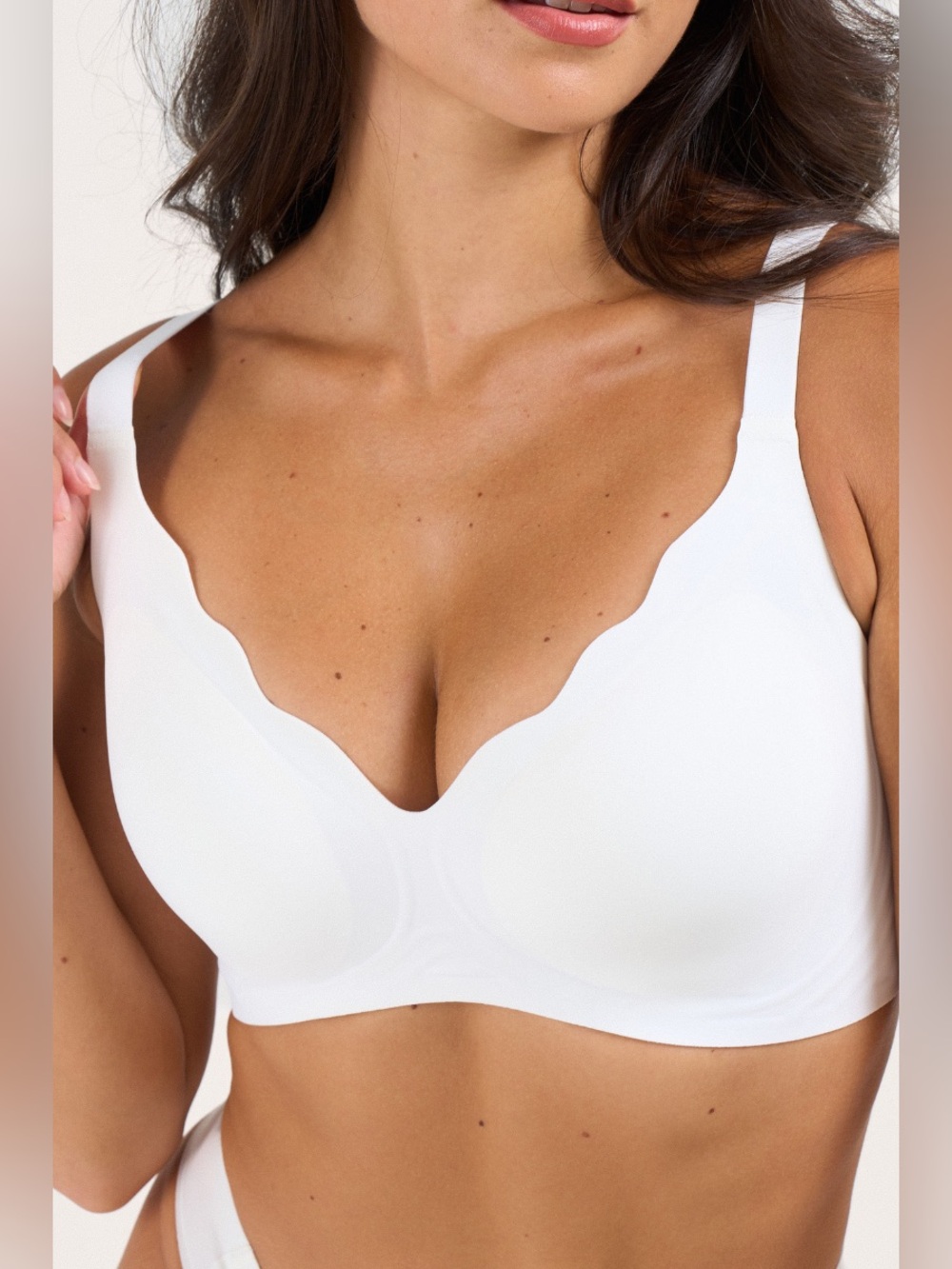 SEAMLESS SCALLOPED WIRELESS JELLY BRA sz M New without tags